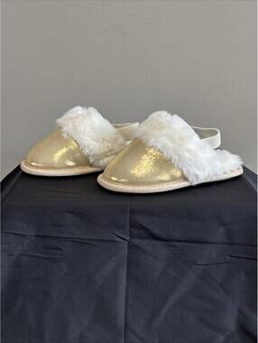 Holiday Time Mommy & Me Metallic Gold Slippers 9-10 (364)